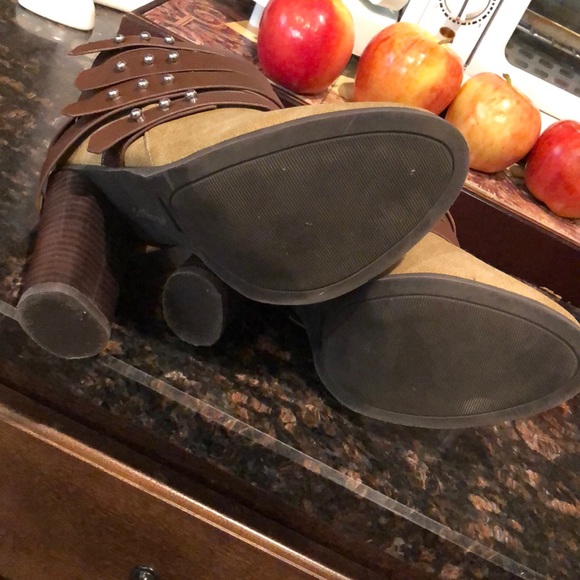 Boots 😍 - Picture 4 of 5